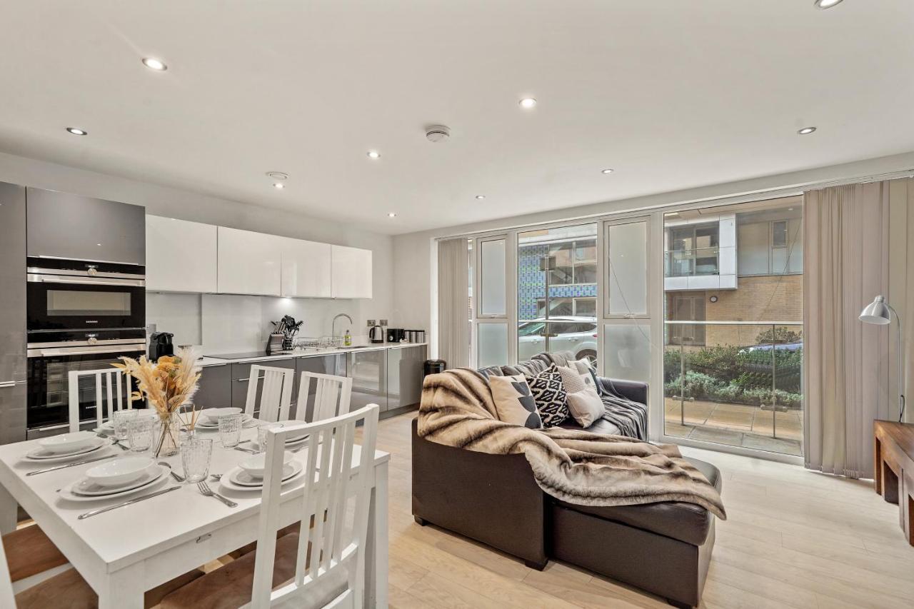 Modern 2 Bed By Station Square Apartment
