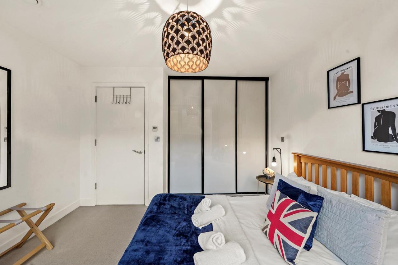 Modern 2 Bed By Station Square *