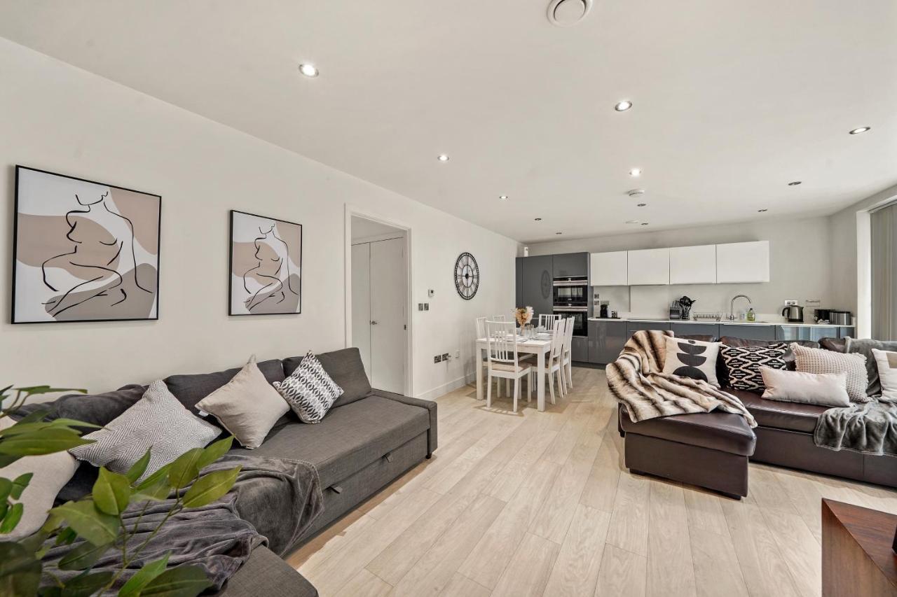 Modern 2 Bed By Station Square *